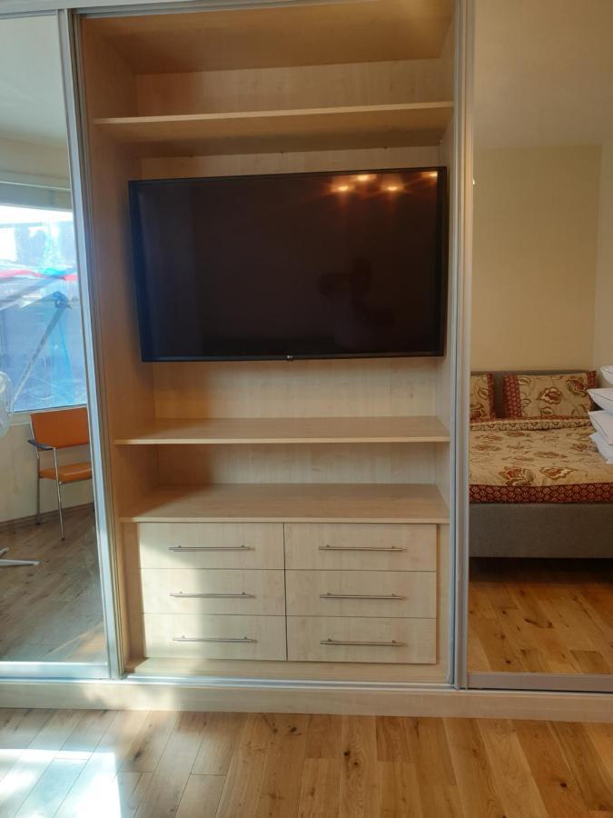 London Luxury Spacious 2 Bedroom Apartment 4 Mins From Ilford Stn. Free Parking Kültér fotó