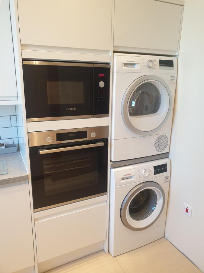London Luxury Spacious 2 Bedroom Apartment 4 Mins From Ilford Stn. Free Parking Kültér fotó