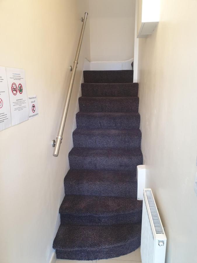 London Luxury Spacious 2 Bedroom Apartment 4 Mins From Ilford Stn. Free Parking Kültér fotó