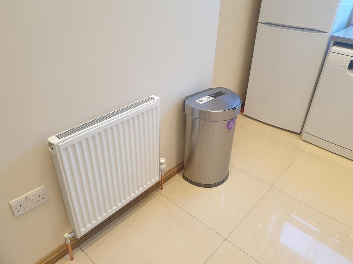 London Luxury Spacious 2 Bedroom Apartment 4 Mins From Ilford Stn. Free Parking Kültér fotó