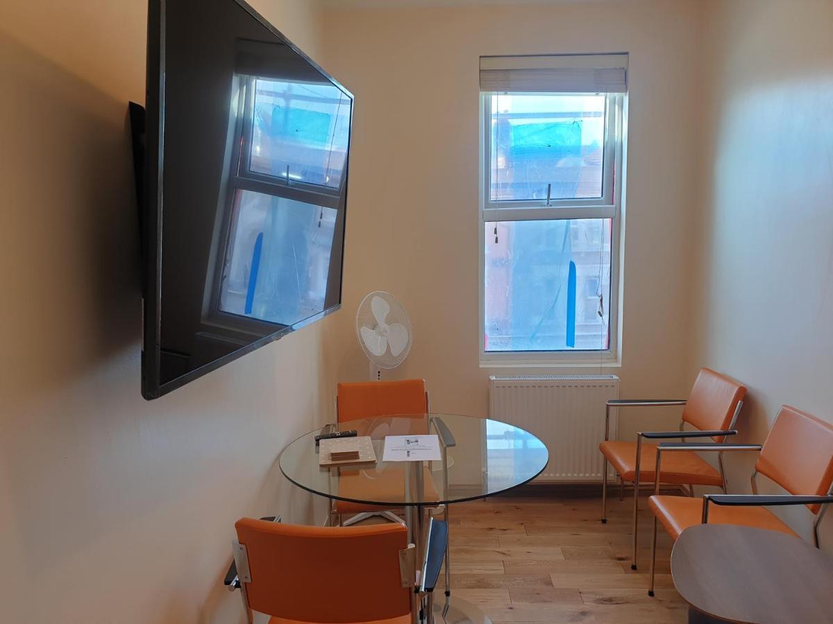 London Luxury Spacious 2 Bedroom Apartment 4 Mins From Ilford Stn. Free Parking Kültér fotó